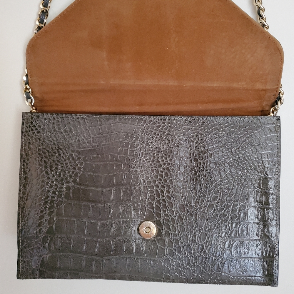 Vintage Gray Vinyl Faux Snakeskin Flat Envelope Purse with Chain - Picture 7 of 10